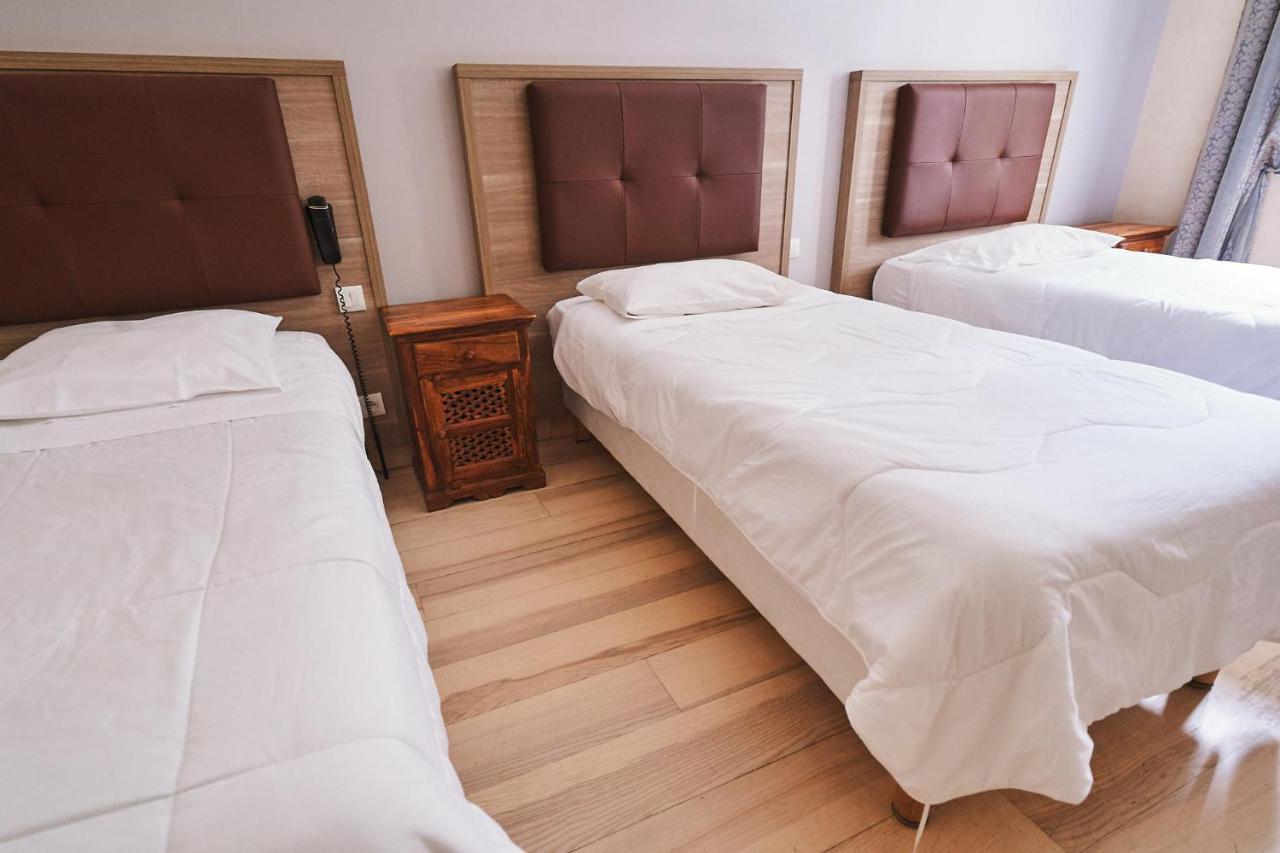 Hotel La Flambee Μπερζεράκ Εξωτερικό φωτογραφία